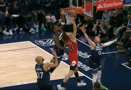 赛事分析-黄雀在后！爱德华兹且退且防 起飞送出钉板大帽