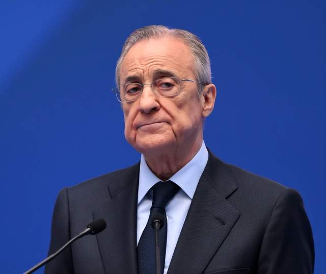 体育平台-皇马球迷拉横幅抗议78岁佛爷：离开吧！失败者 为钱出卖一切