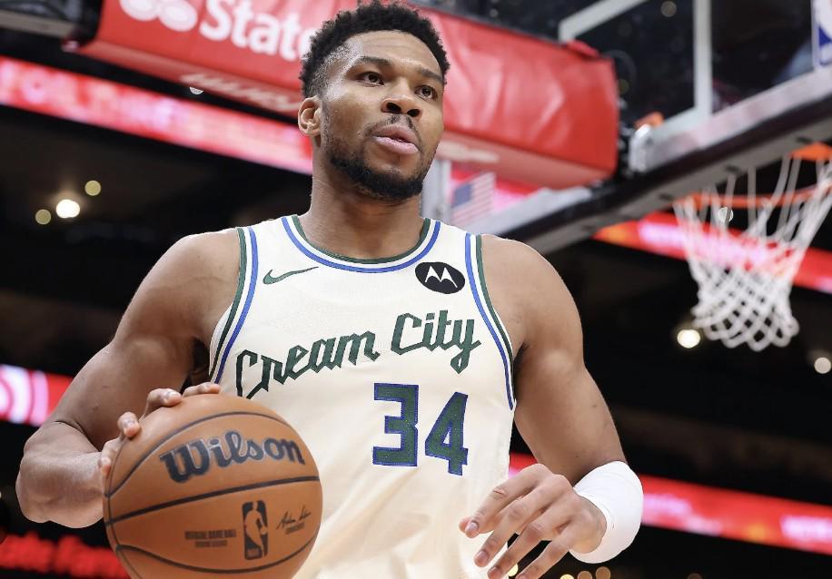 名记：现在我更倾向于字母哥会留队，目前有力竞争者只剩热火